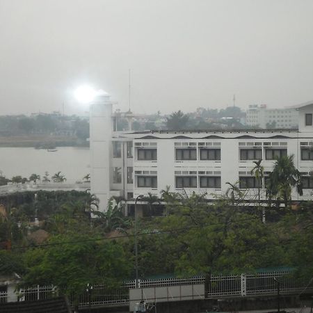 Holiday Diamond Hotel Hue Exterior photo