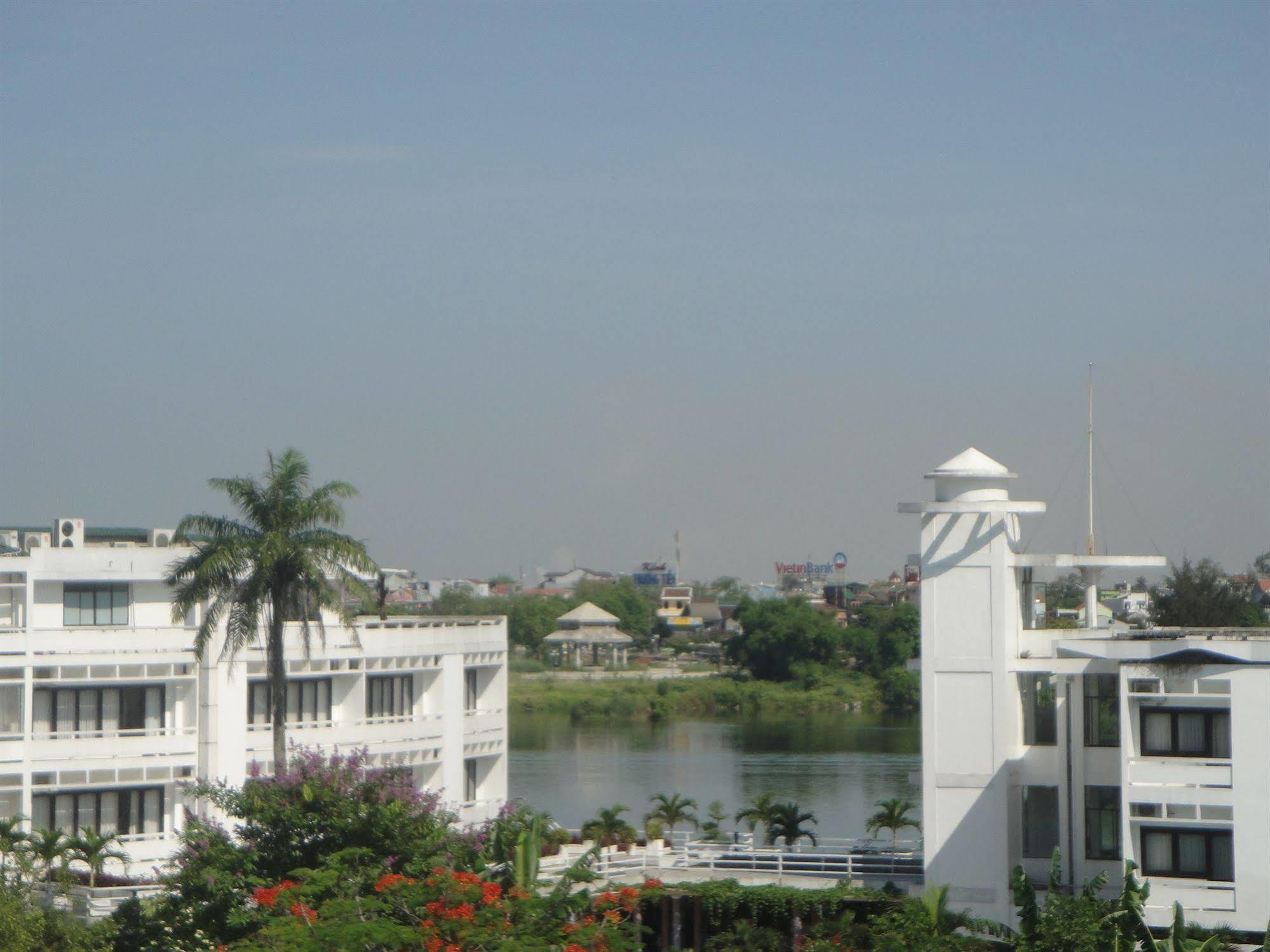 Holiday Diamond Hotel Hue Exterior photo